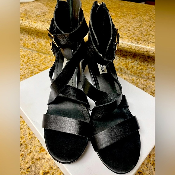 Steve Madden Naiomi Black Leather Wedges - Picture 1 of 10
